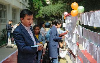 上图为金沙9001cc以诚为本首页白震书记